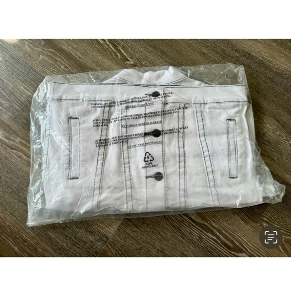 *Brand New* True Religion Jimmy Big T Denim Trucker Jacket - Picture 3 of 4